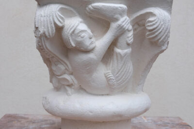 Kapitell mit Schattenfüssler, Basler Münster, Ende 12. Jh., Gipsabguss von 2021, Foto: © MKK, Walter Derungs